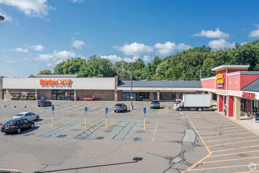 49-98 Turnpike Sq, Milford, CT for lease - Primary Photo - Image 1 of 6