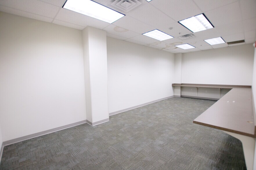 22 Old Canal Dr, Lowell, MA à louer - Photo intérieure - Image 3 de 7