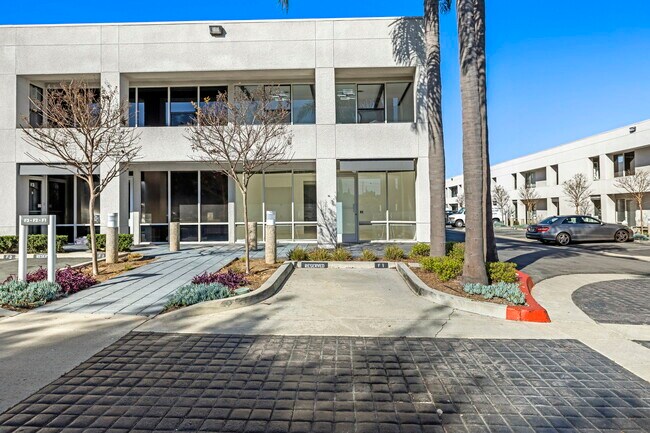 Plus de détails pour 711 W 17th St, Costa Mesa, CA - Local d'activités à louer