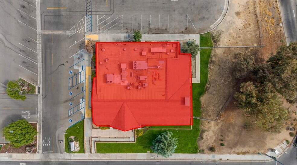 2673 Mount Vernon Ave, Bakersfield, CA à vendre - Photo du bâtiment - Image 2 de 34