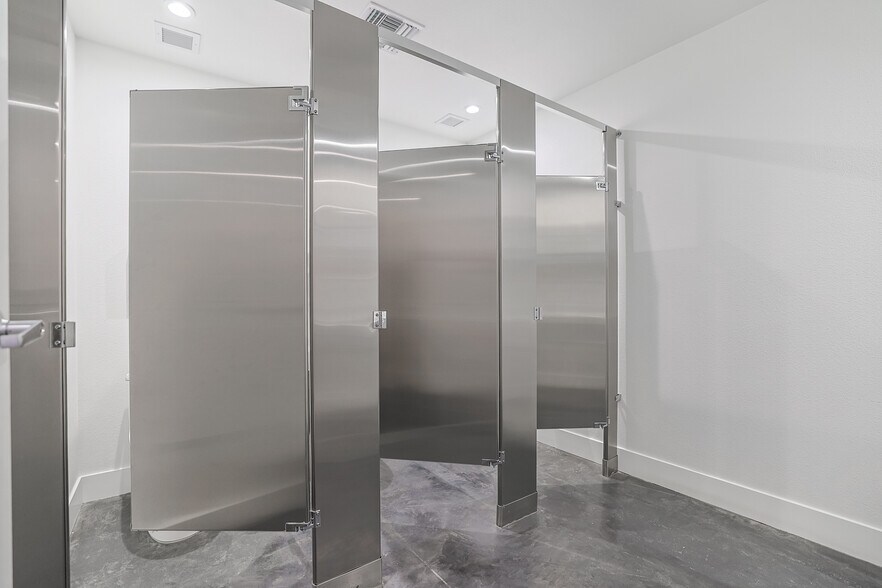 1031 S Victory Blvd, Burbank, CA à louer - Photo du bâtiment - Image 3 de 12