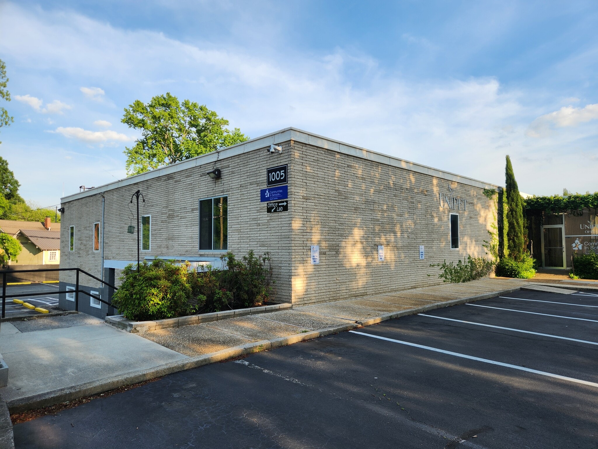 1005 W Bramlett Rd, Greenville, SC for lease Building Photo- Image 1 of 4