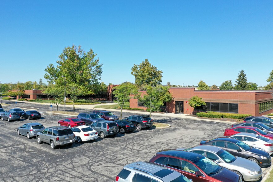 9795 Crosspoint Blvd, Indianapolis, IN à louer - Photo principale - Image 1 de 3