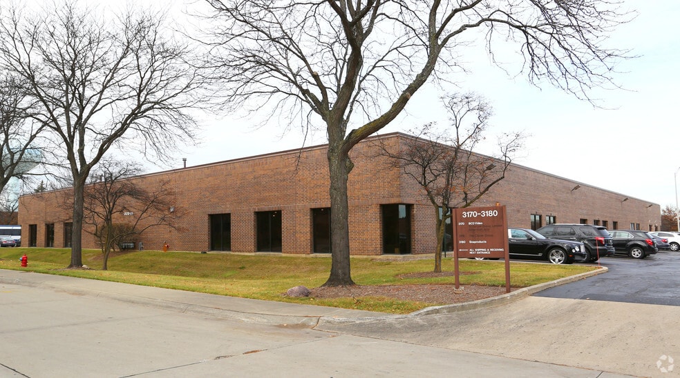 3170-3190 MacArthur Blvd, Northbrook, IL for lease - Primary Photo - Image 1 of 32