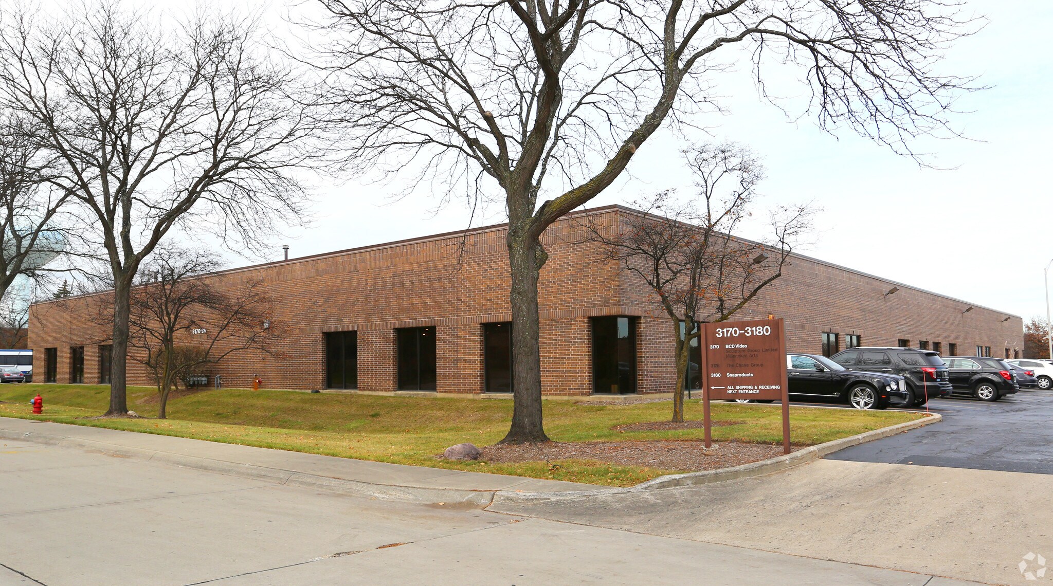 3170-3190 MacArthur Blvd, Northbrook, IL for lease Primary Photo- Image 1 of 33