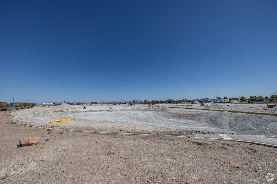 2101 Texas Star Ln, North Las Vegas, NV for sale - Primary Photo - Image 1 of 1