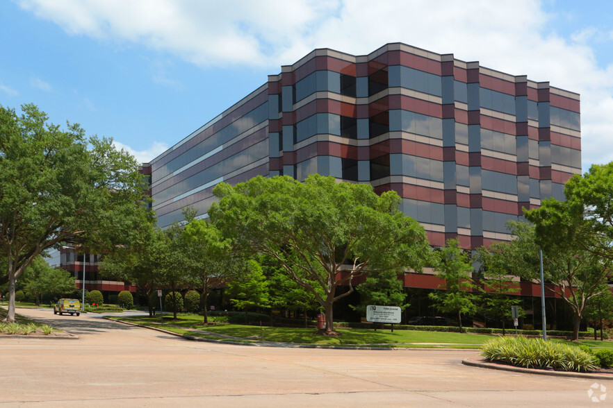 16290 Katy Fwy, Houston, TX for lease - Building Photo - Image 3 of 11