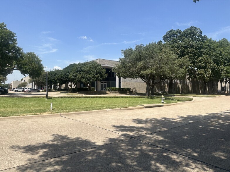 1620 Rafe St, Carrollton, TX à louer - Photo du bâtiment - Image 2 de 5