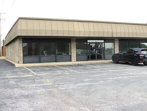 220 Regional Dr, Alton, IL for lease Interior Photo- Image 1 of 9