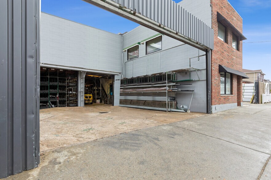 138-27 247th St, Rosedale, NY à vendre - Photo du bâtiment - Image 3 de 48