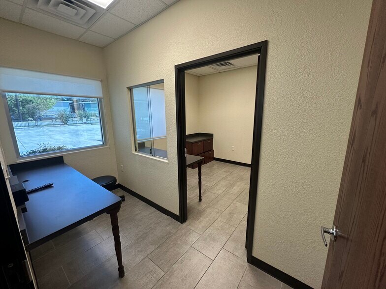 2535 Charlotte St, Denton, TX à louer - Photo du bâtiment - Image 3 de 13
