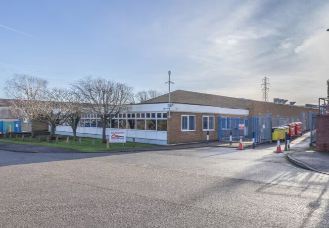 12-14 Edmonds Close, Wellingborough à louer - Photo du bâtiment - Image 3 de 3