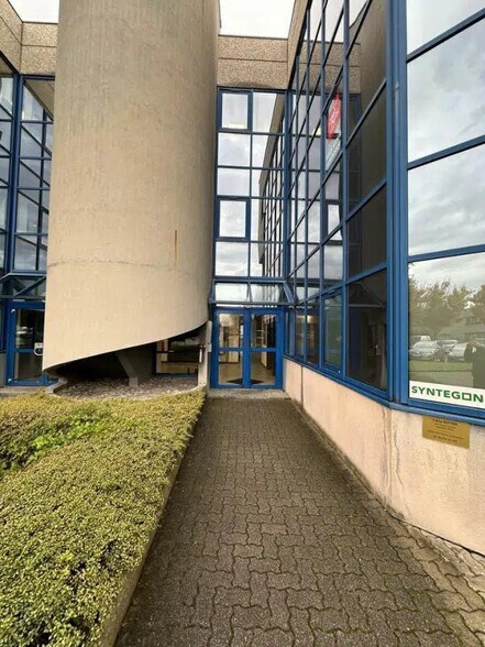 Bureau dans Hoenheim à louer - Photo du bâtiment - Image 1 de 8