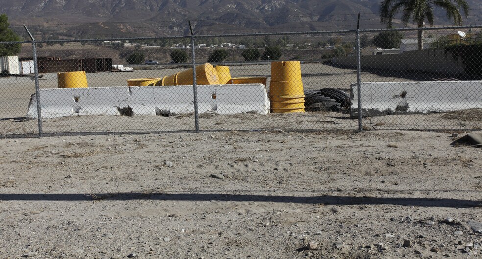 19544 Kendall Dr, San Bernardino, CA à louer - Photo principale - Image 1 de 2