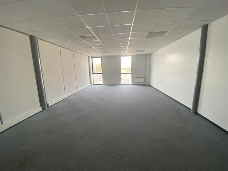 Bureau dans Nogent-le-Phaye à louer - Photo intérieure - Image 2 de 27