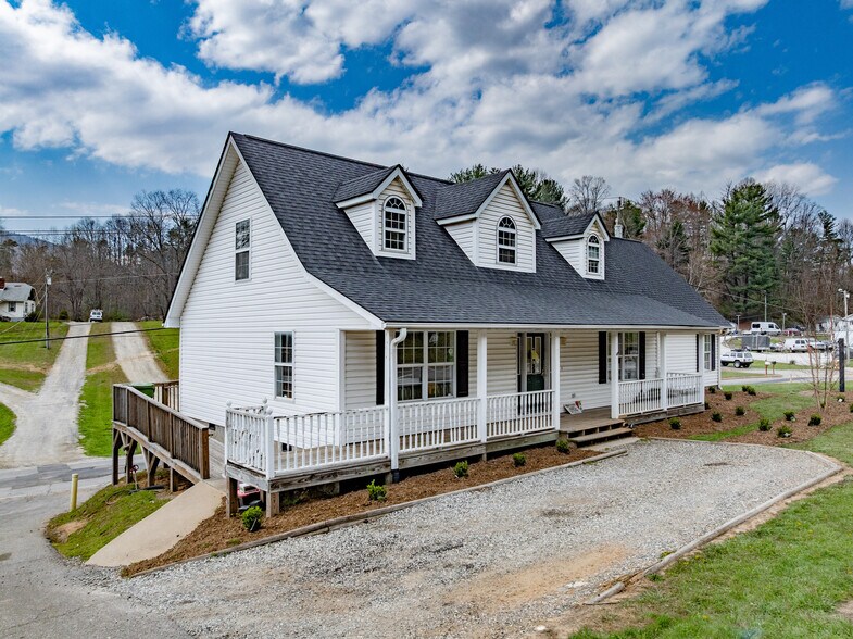 396 New Leicester Hwy, Asheville, NC à vendre - Photo du bâtiment - Image 3 de 20