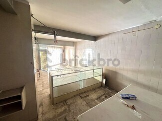 Plus de détails pour Multi-résidentiel à vendre