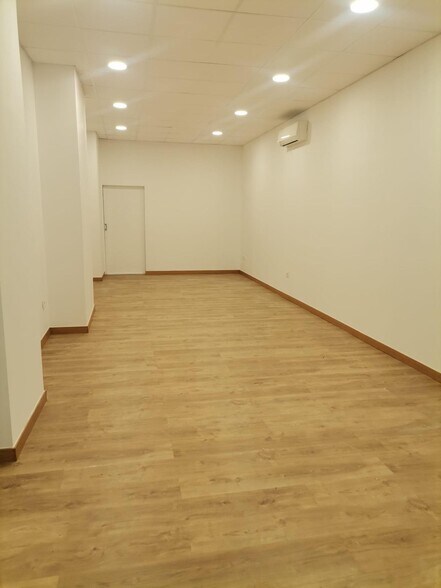 Retail in Córdoba for lease - Building Photo - Image 2 of 8