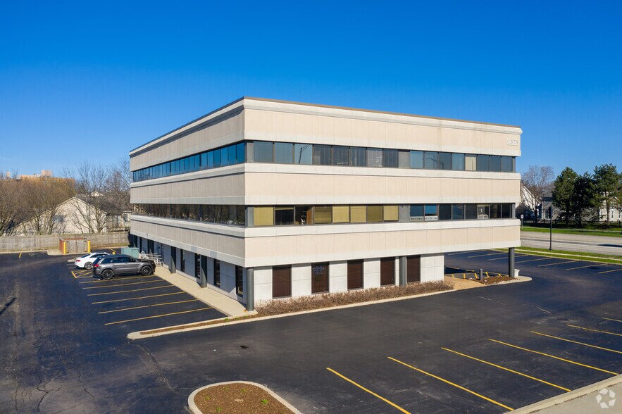 1375 E Schaumburg Rd, Schaumburg, IL à louer - Photo du bâtiment - Image 3 de 6