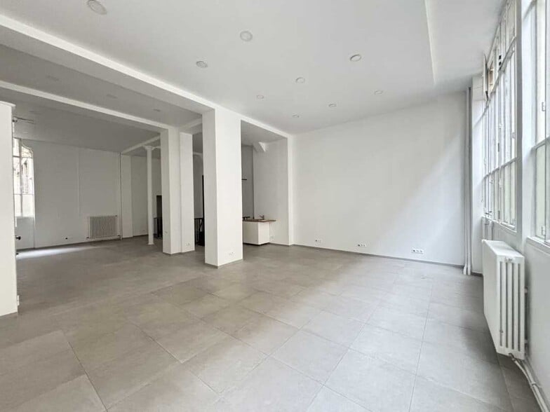 4 Rue Martel, Paris for lease - Interior Photo - Image 3 of 6