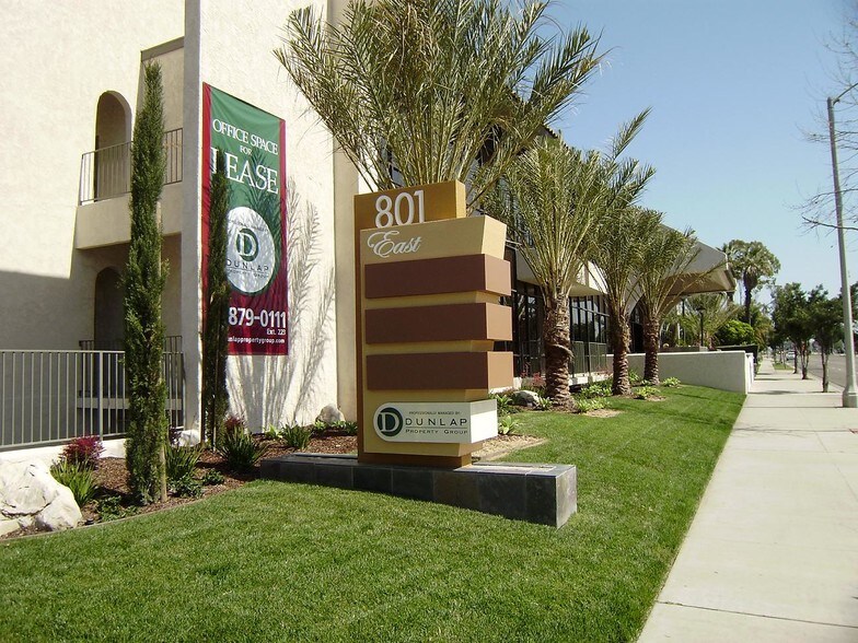 801 E Chapman Ave, Fullerton, CA à louer - Photo du bâtiment - Image 2 de 9