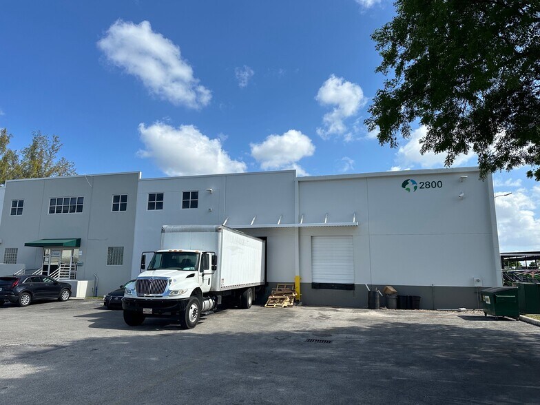 2800 NW 125th St, Miami, FL à louer - Photo du bâtiment - Image 2 de 2