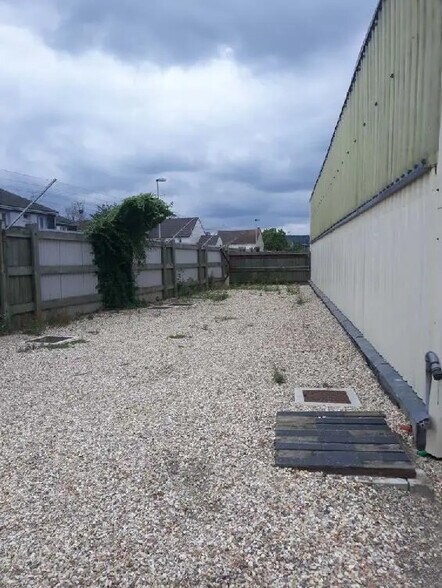 Flex in Rouen for lease - Building Photo - Image 3 of 3