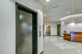 250 S Executive Dr, Brookfield, WI à vendre Photo intérieure- Image 2 de 8