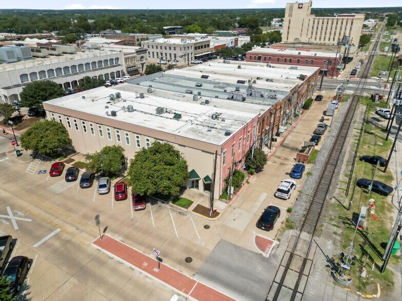 106 E 26th St, Bryan, TX à louer - Photo du bâtiment - Image 1 de 14
