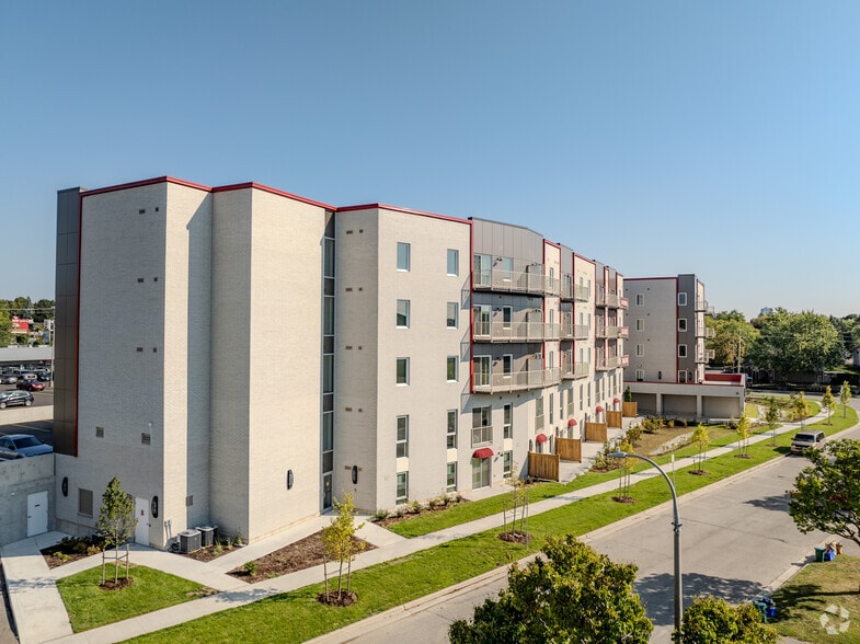 301 Westmount Rd W, Kitchener, ON for lease - Building Photo - Image 3 of 30