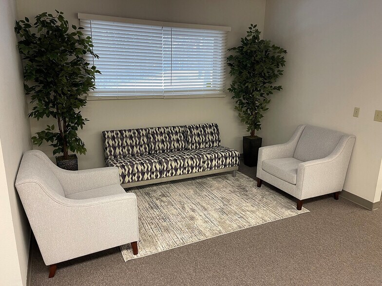 2424 American Ln, Madison, WI à vendre - Photo du bâtiment - Image 2 de 11