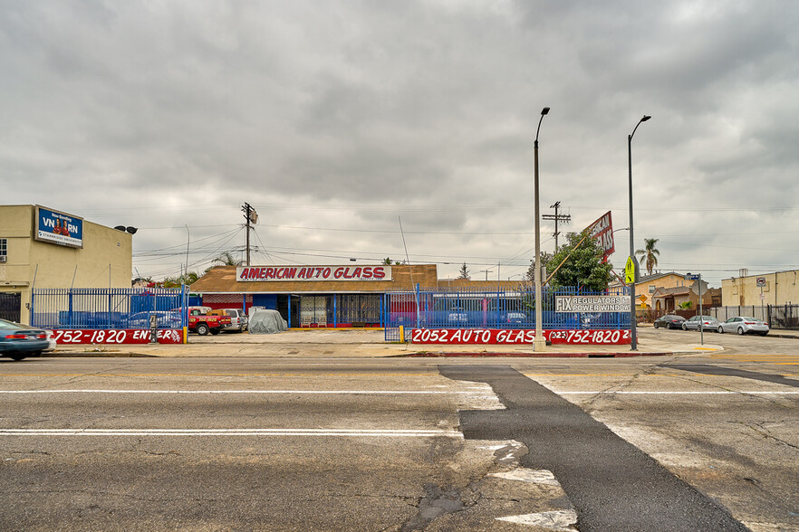 2052 W Florence Ave, Los Angeles, CA à vendre - Photo du bâtiment - Image 1 de 1