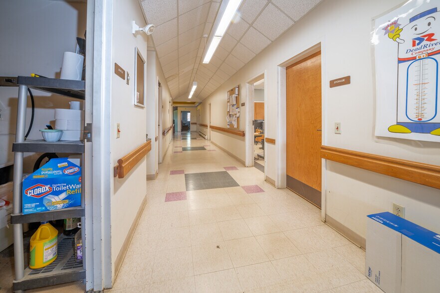 11 Airport Rd, Belfast, ME à vendre - Photo du bâtiment - Image 3 de 11