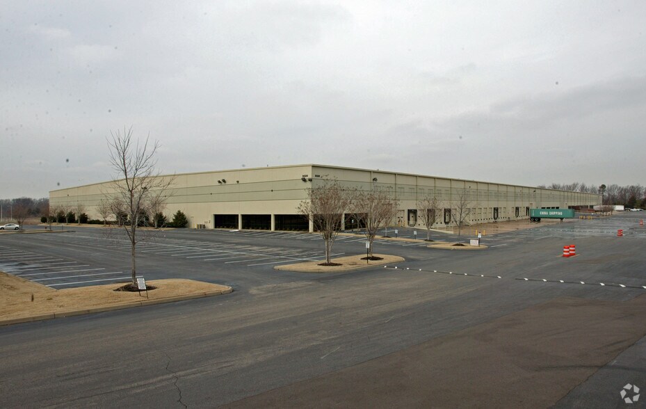 3530 E Raines Rd, Memphis, TN à louer - Photo du bâtiment - Image 2 de 5