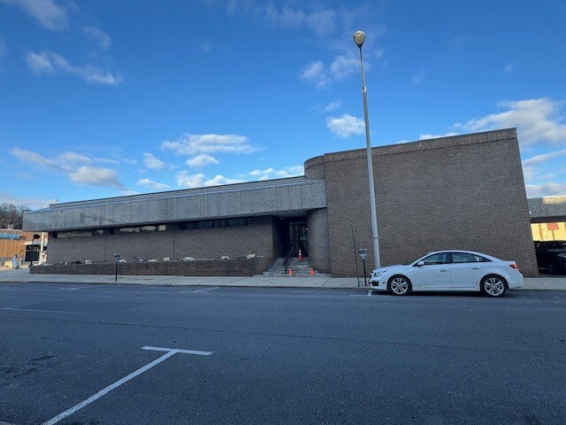 100 E Market St, Lewistown, PA à louer - Photo du bâtiment - Image 2 de 11