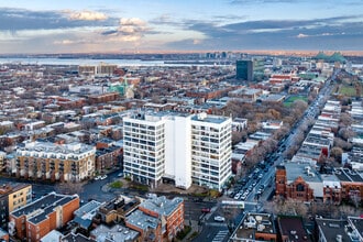 2120 Rue Sherbrooke E, Montréal, QC - AÉRIEN  Vue de la carte
