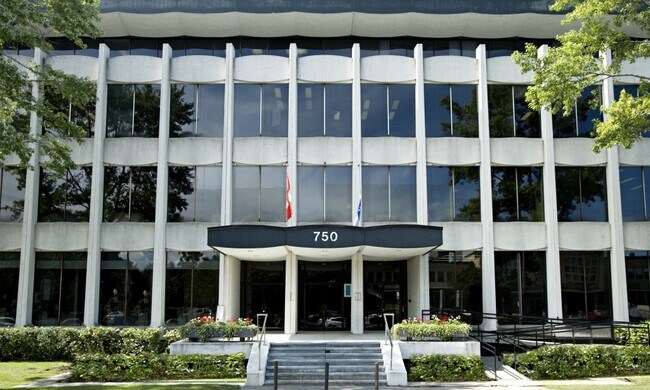 Plus de détails pour 750 Boul Marcel-Laurin, Montréal, QC - Bureau à louer