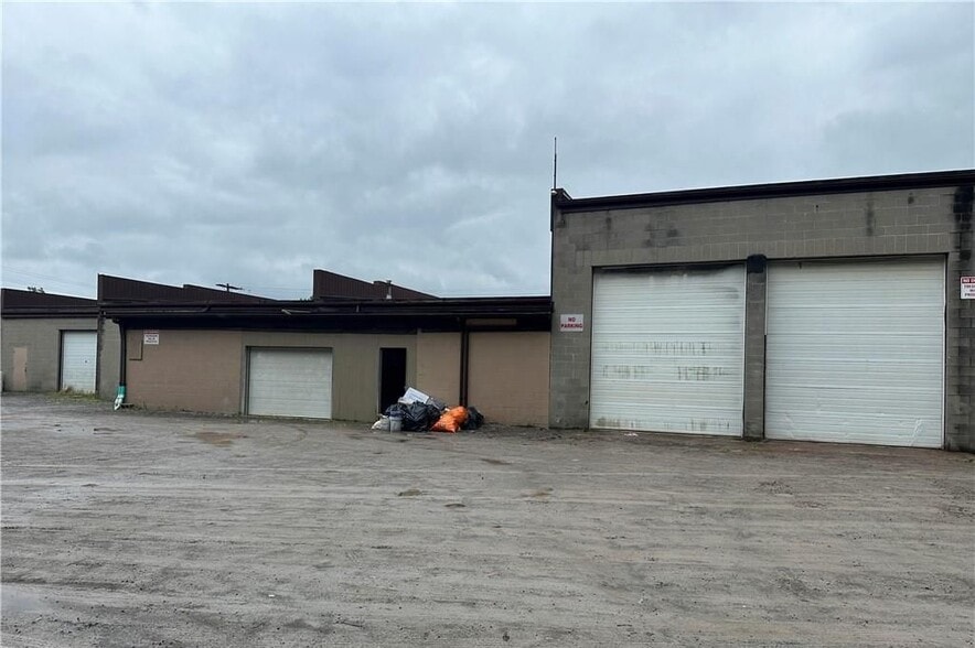8407 Stanley Av, Niagara Falls, ON à louer - Photo du bâtiment - Image 2 de 2