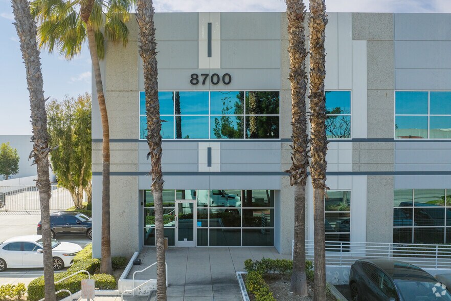 8700 White Oak Ave, Rancho Cucamonga, CA à louer - Photo du bâtiment - Image 3 de 7