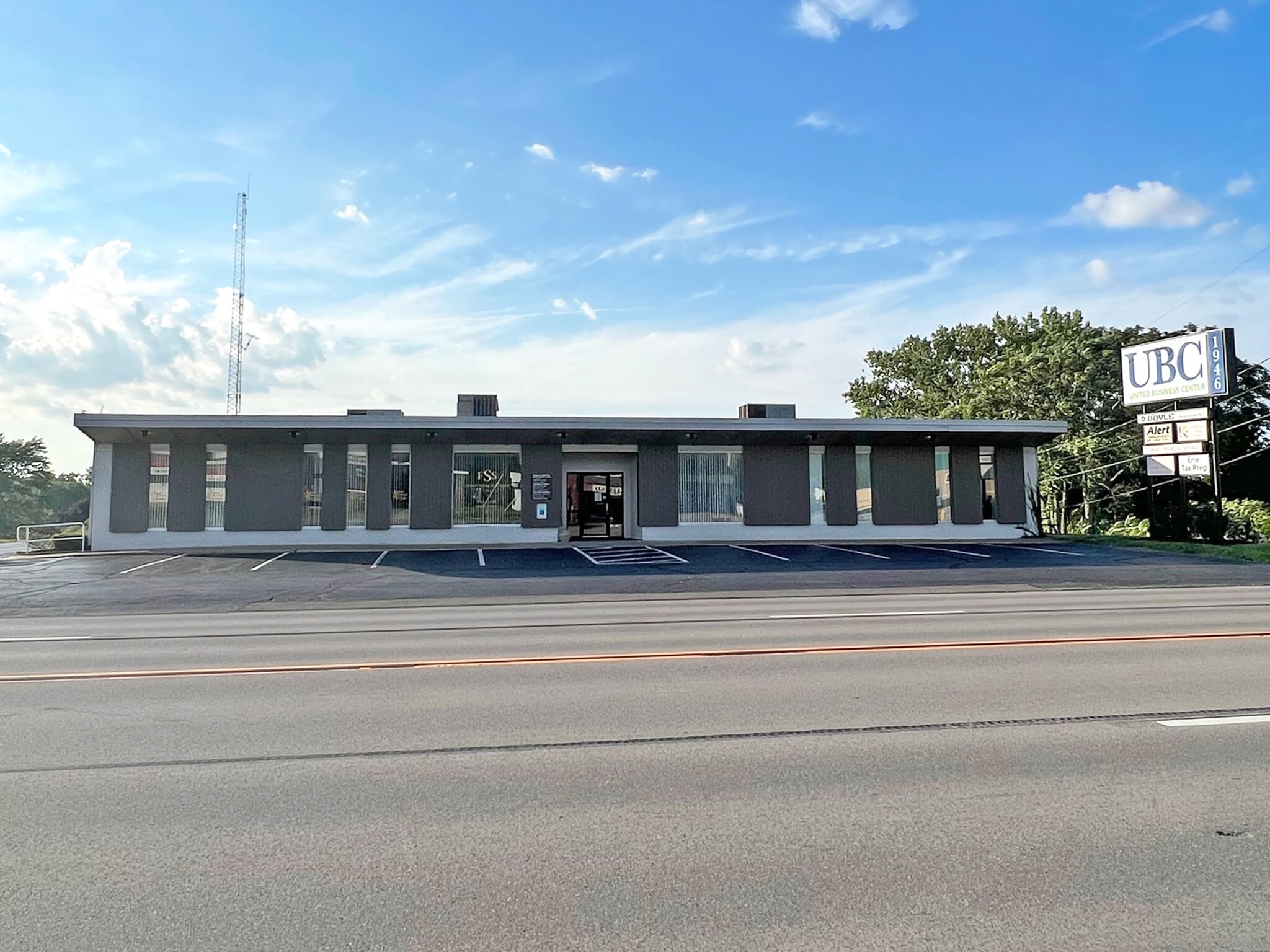 1946 W 26th St, Erie, PA for lease Interior Photo- Image 1 of 10