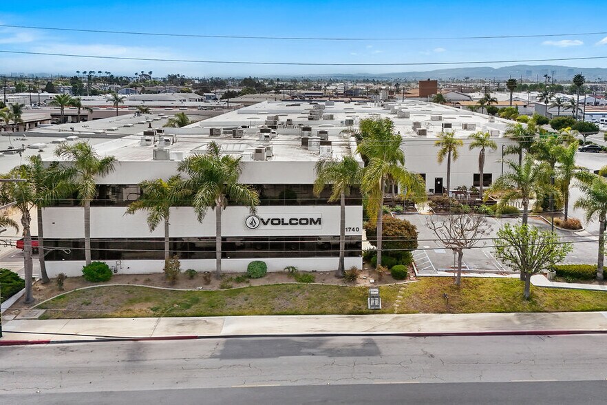 1740 Monrovia Ave, Costa Mesa, CA à louer - Photo du bâtiment - Image 1 de 6