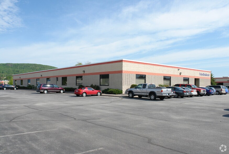 4628 Mike Colalillo Dr, Duluth, MN à vendre - Photo du bâtiment - Image 3 de 4