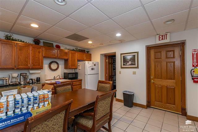 823 N Washington St, Junction City, KS à vendre - Photo intérieure - Image 3 de 12