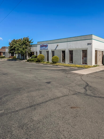 260 Link Rd, Fairfield, CA for lease - Building Photo - Image 3 of 10