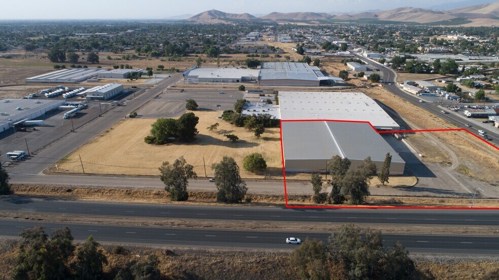 90 W Poplar Ave, Porterville, CA à louer - Photo du bâtiment - Image 2 de 9