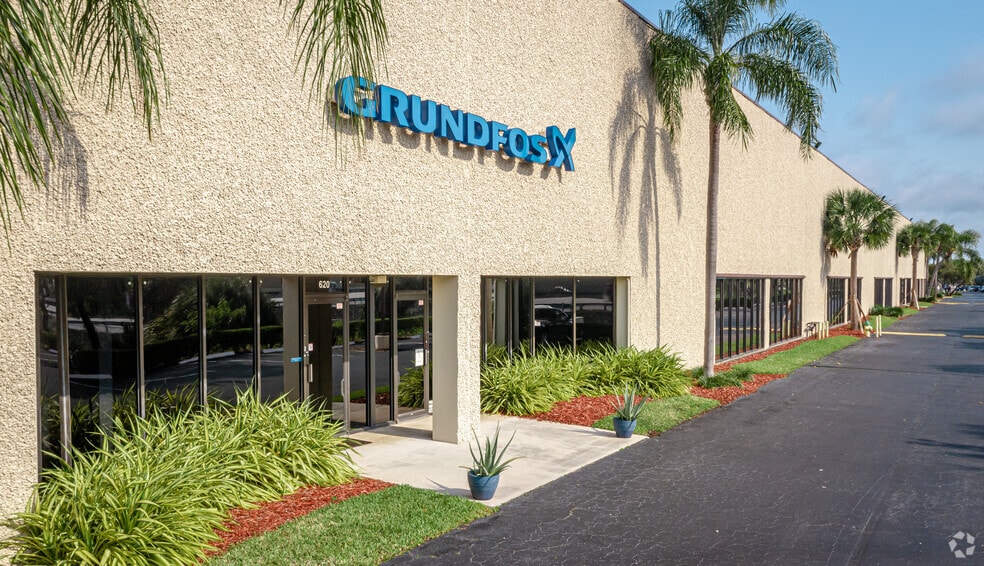 600-636 SW 12th Ave, Deerfield Beach, FL for lease - Building Photo - Image 3 of 8