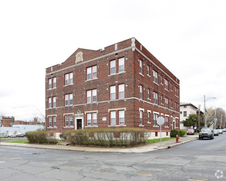 Buckingham St Portfolio portefeuille de 2 propriétés à vendre sur LoopNet.ca - Photo principale - Image 1 de 32