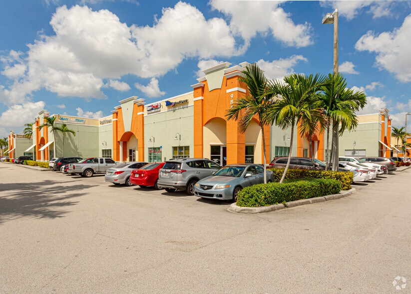 9851 NW 58th St, Miami, FL à vendre - Photo du bâtiment - Image 1 de 44