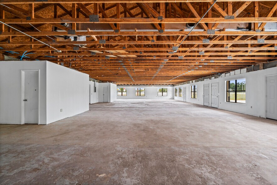 1613 Blanding Blvd, Middleburg, FL à vendre - Photo intérieure - Image 3 de 9