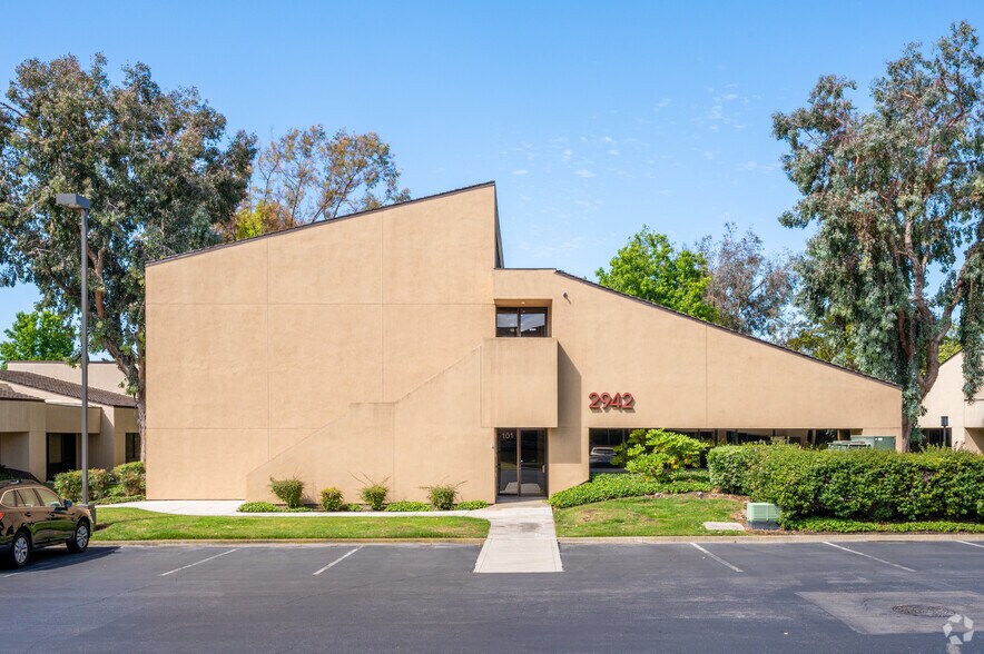 2942 Daimler St, Santa Ana, CA for sale - Building Photo - Image 2 of 16